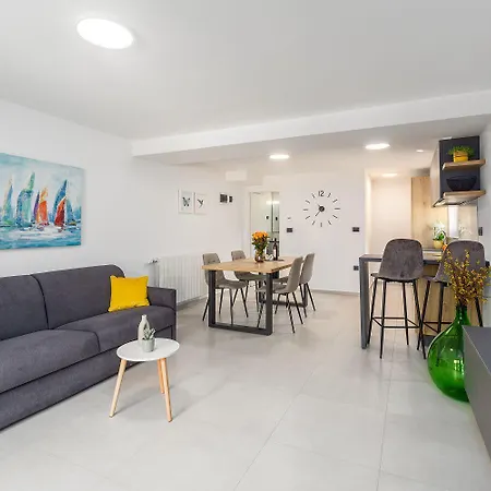 Apartment Elegantes Im Villenviertel Nur 10 Minuten Zum Porec